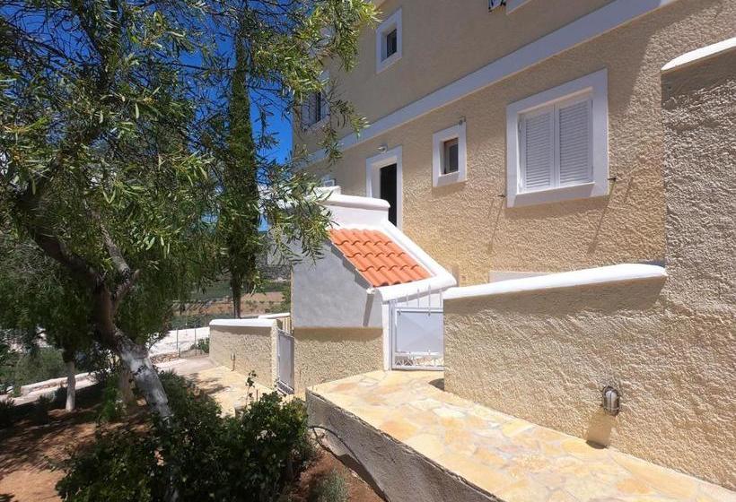 Treehouse Holiday Homes