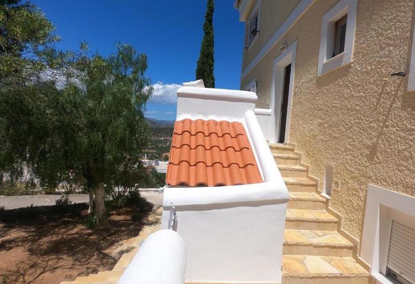 Treehouse Holiday Homes