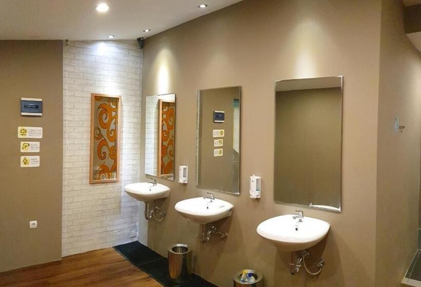 Retkeilymaja Tokyo Cubo