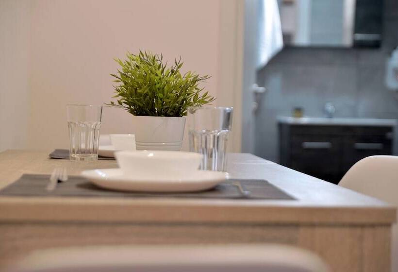 Alekos Apartments 2 Netflix, Self Check In