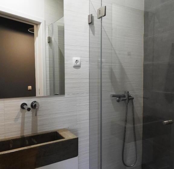 تختخواب و صبحانه Lisbon Airport Guesthouse