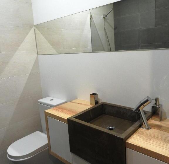 تختخواب و صبحانه Lisbon Airport Guesthouse