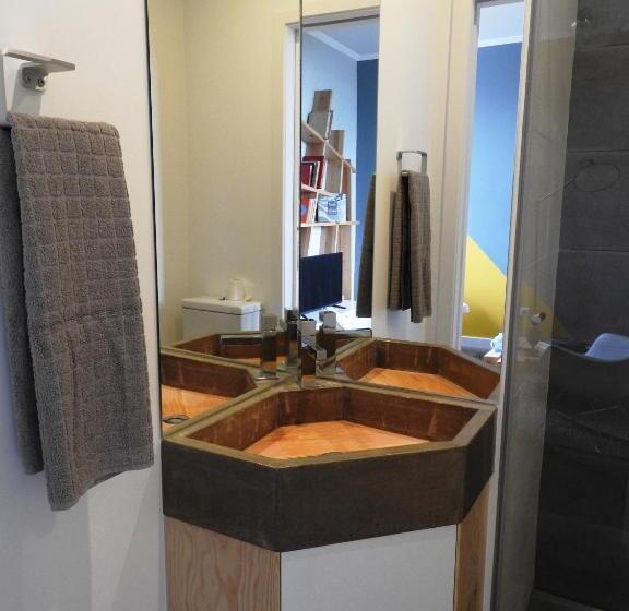 تختخواب و صبحانه Lisbon Airport Guesthouse