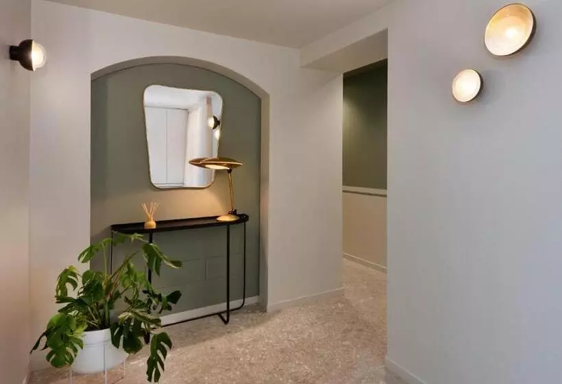 مسافرخانه Velvet Grey Boutique