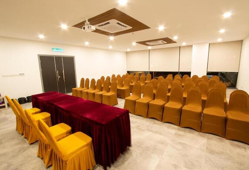 Az Hotel & Serviced Apartments