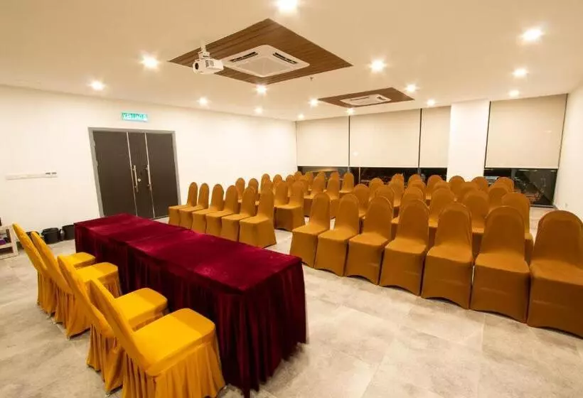 Az Hotel & Serviced Apartments