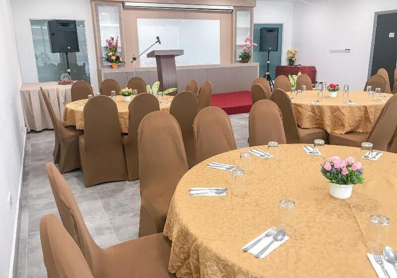 Az Hotel & Serviced Apartments