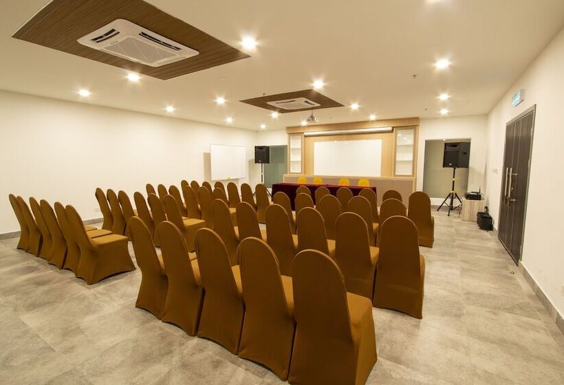 Az Hotel & Serviced Apartments