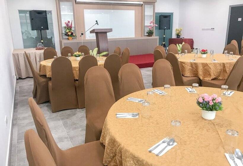 Az Hotel & Serviced Apartments