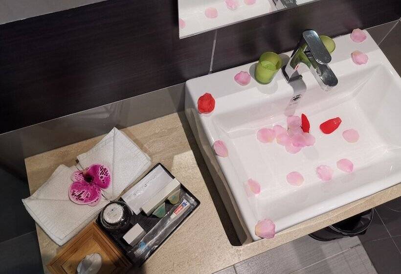 Az Hotel & Serviced Apartments