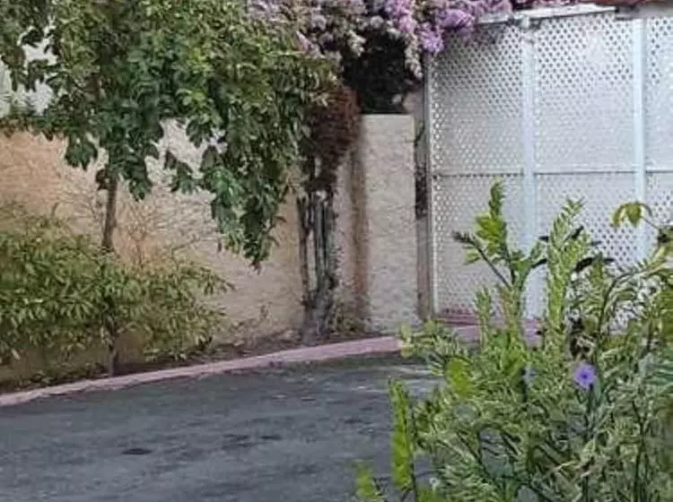 هتل Beverly Cliff Inn
