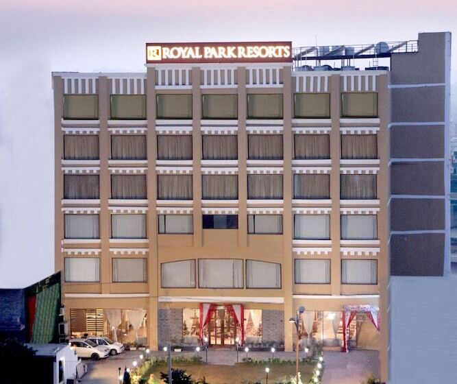 هتل Royal Park Resorts, Zirakpur, Pb