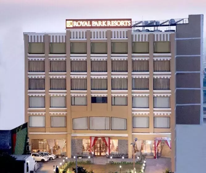 هتل Royal Park Resorts, Zirakpur, Pb