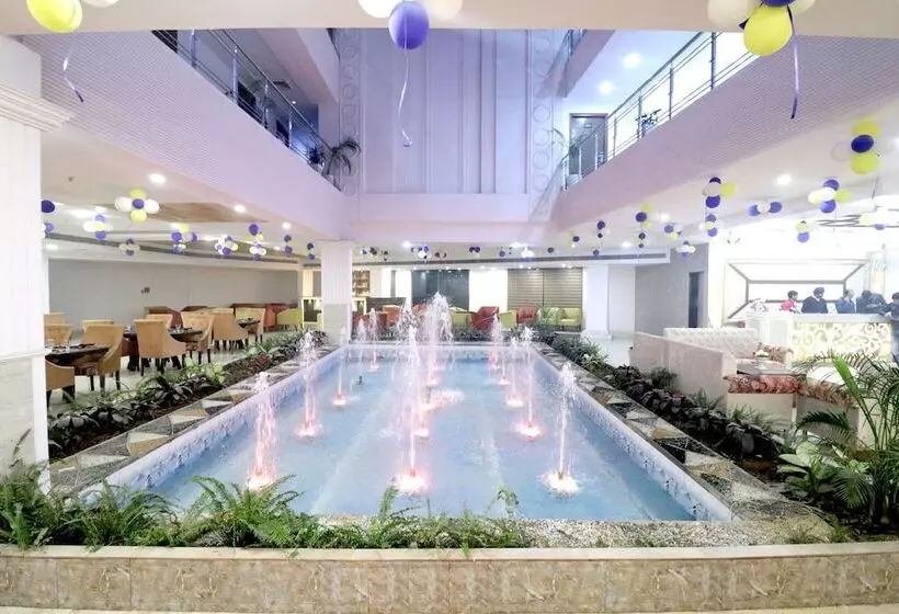 هتل Royal Park Resorts, Zirakpur, Pb