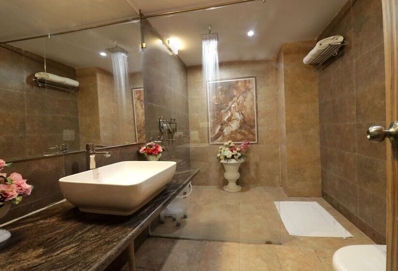 هتل Royal Park Resorts, Zirakpur, Pb