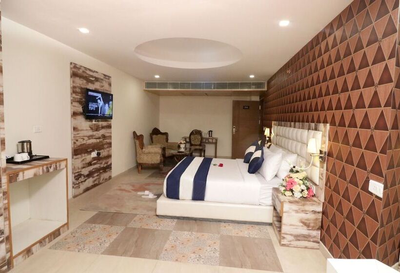 هتل Royal Park Resorts, Zirakpur, Pb