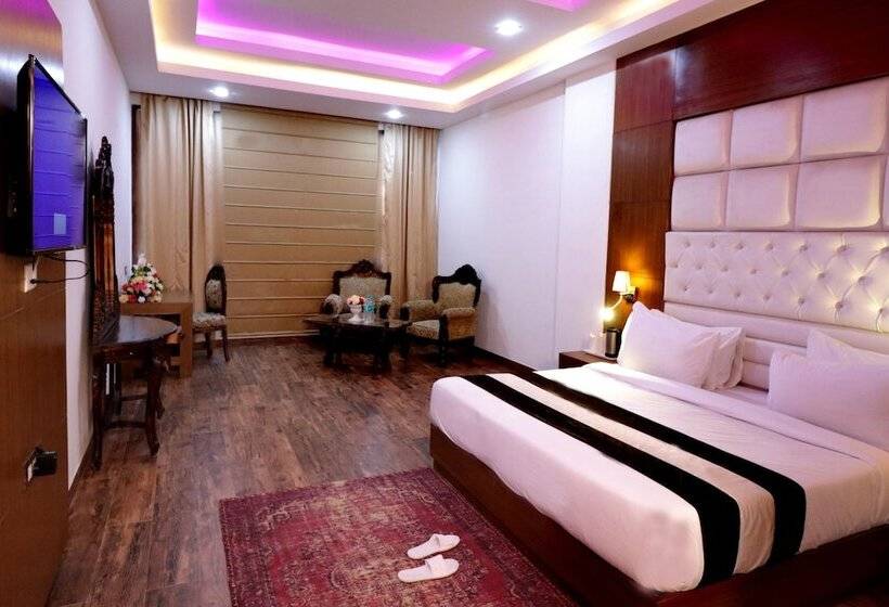 هتل Royal Park Resorts, Zirakpur, Pb