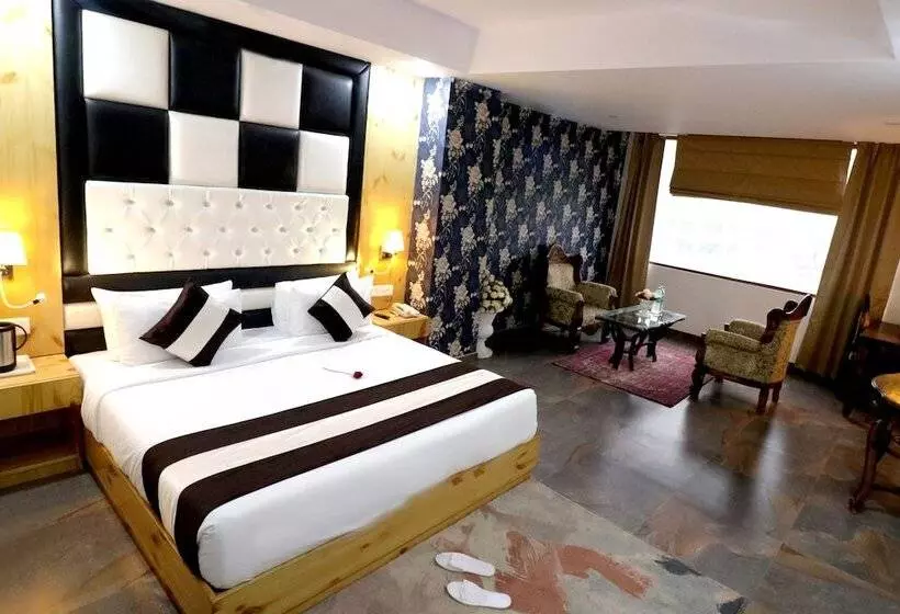 هتل Royal Park Resorts, Zirakpur, Pb