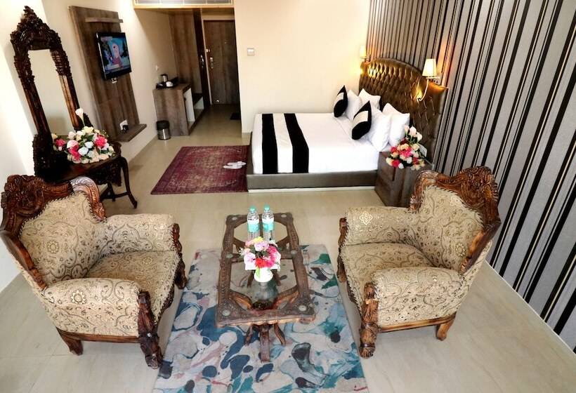 هتل Royal Park Resorts, Zirakpur, Pb