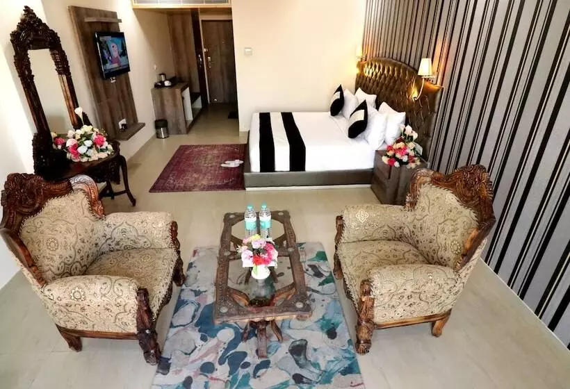 هتل Royal Park Resorts, Zirakpur, Pb