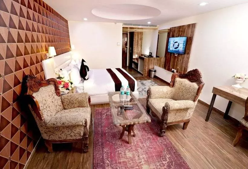 هتل Royal Park Resorts, Zirakpur, Pb