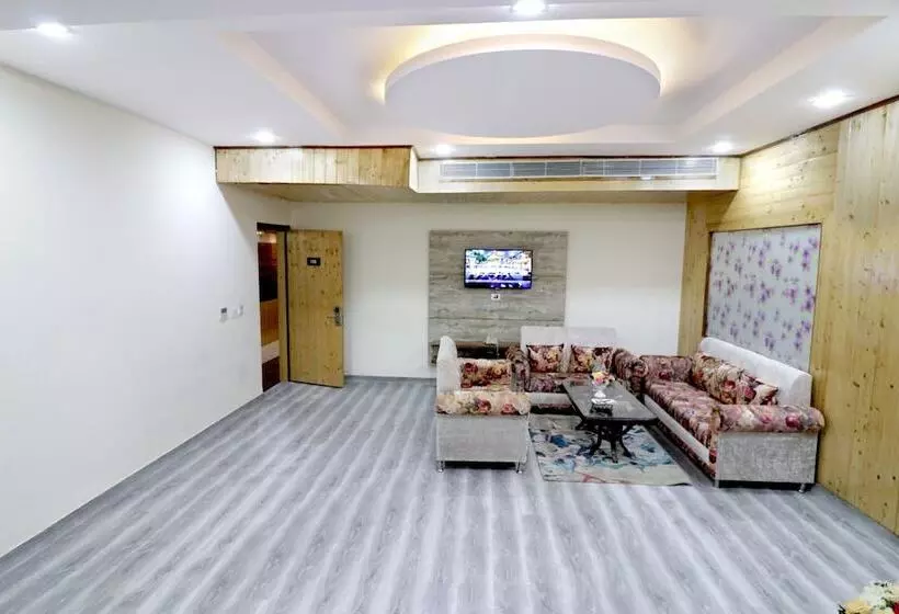 هتل Royal Park Resorts, Zirakpur, Pb