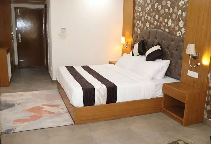 هتل Royal Park Resorts, Zirakpur, Pb