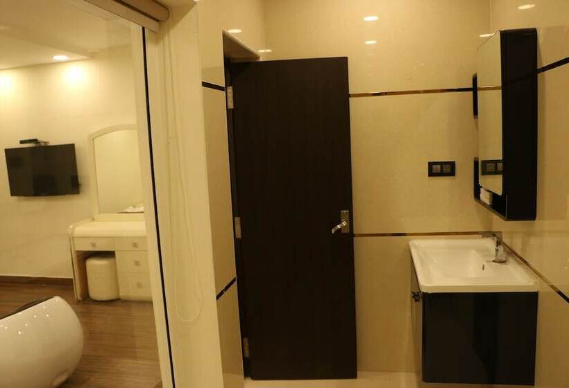 Отель Spago Inn