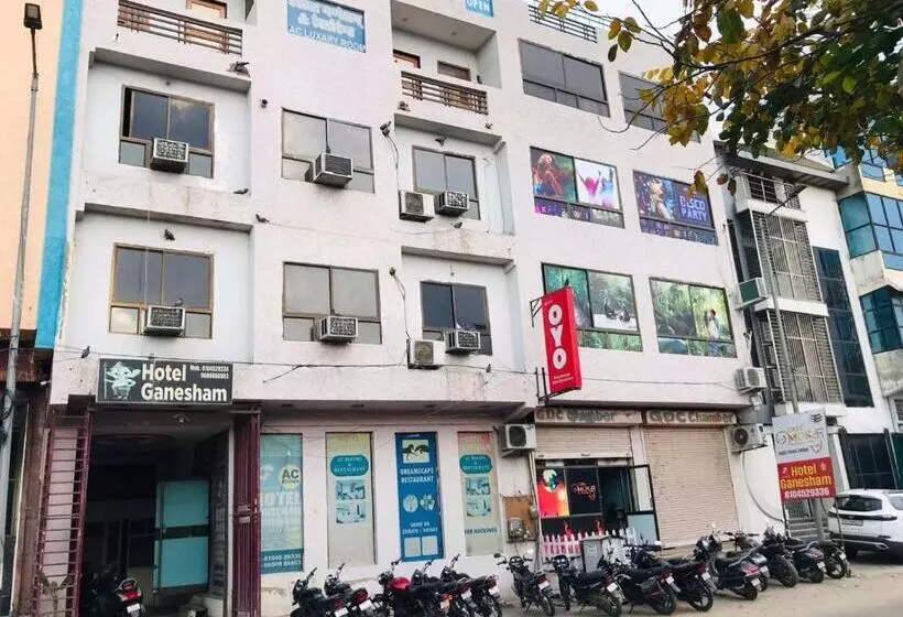 Oyo 17250 Hotel Ganesham