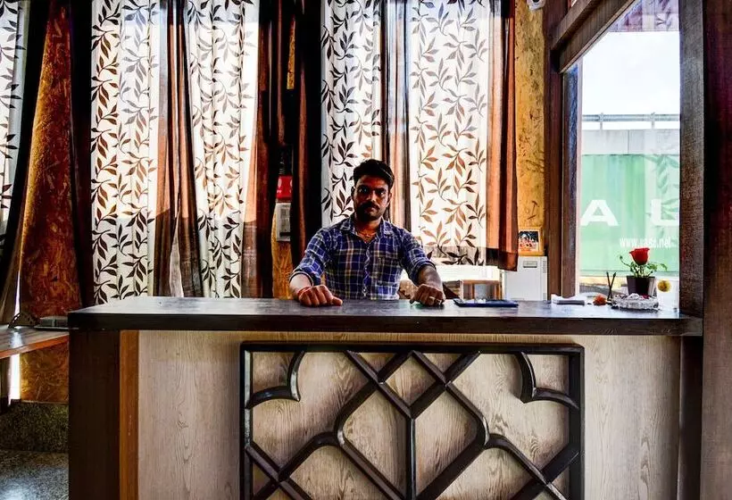 Oyo 17250 Hotel Ganesham