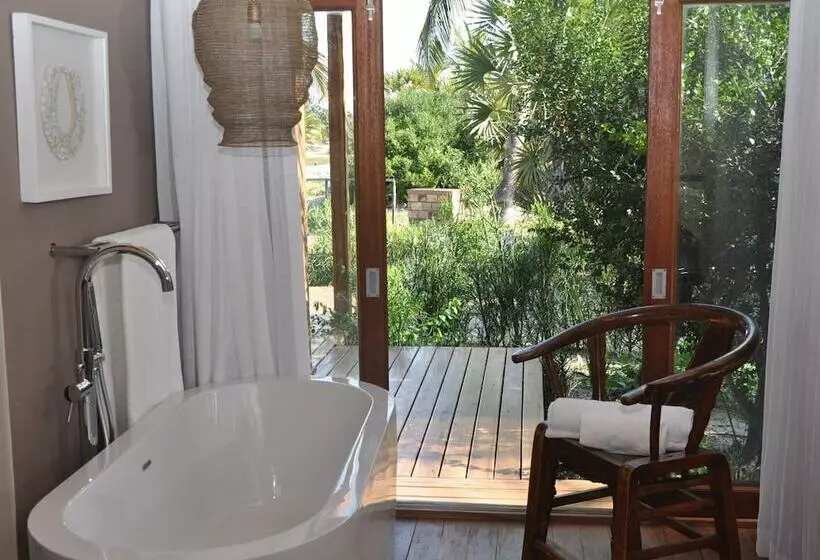 هتل Eclectic Beach Retreat