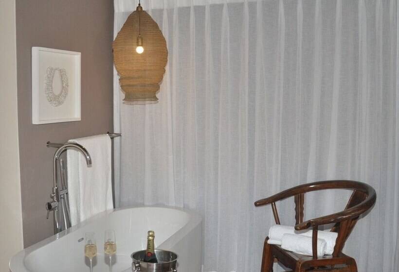 هتل Eclectic Beach Retreat