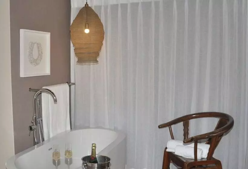 هتل Eclectic Beach Retreat