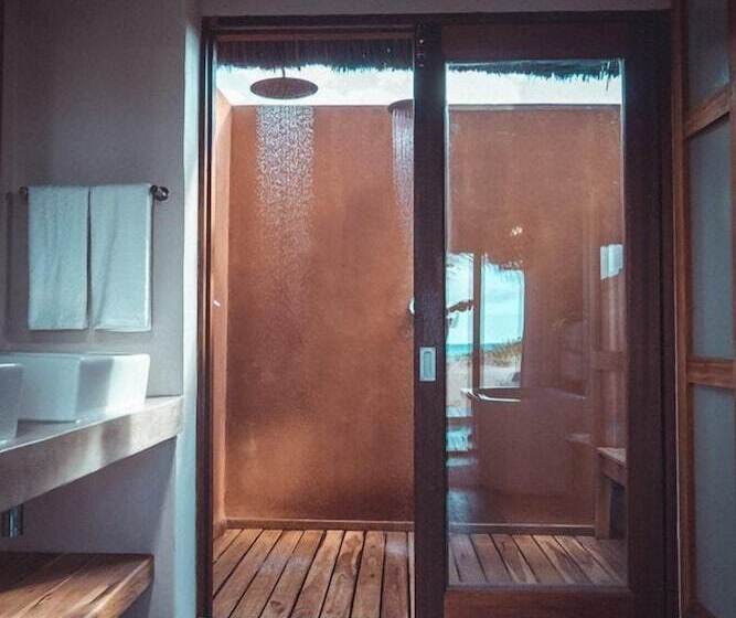 هتل Eclectic Beach Retreat