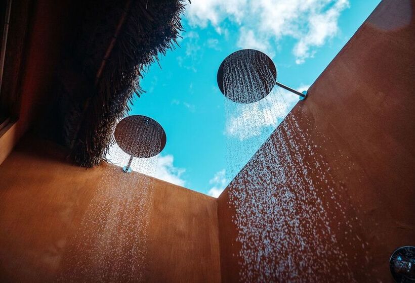 هتل Eclectic Beach Retreat