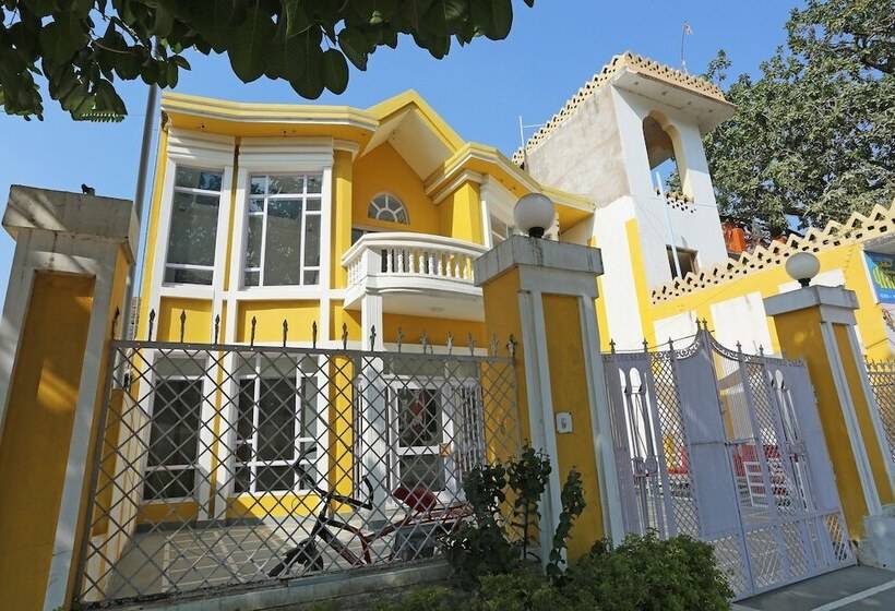 בית מלון כפרי Narayana Palace By Oyo Rooms