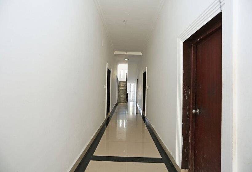 בית מלון כפרי Narayana Palace By Oyo Rooms