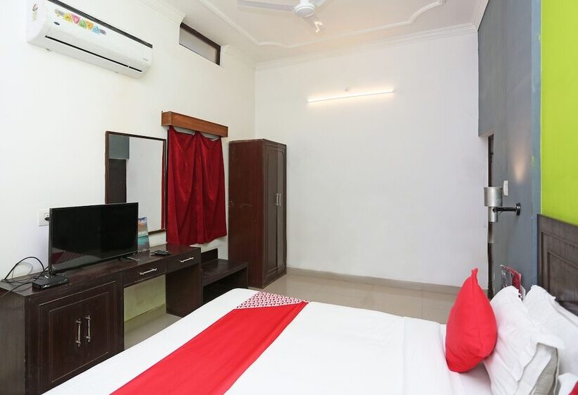 בית מלון כפרי Narayana Palace By Oyo Rooms