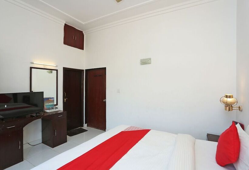 בית מלון כפרי Narayana Palace By Oyo Rooms