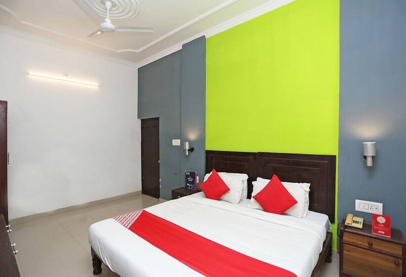 בית מלון כפרי Narayana Palace By Oyo Rooms