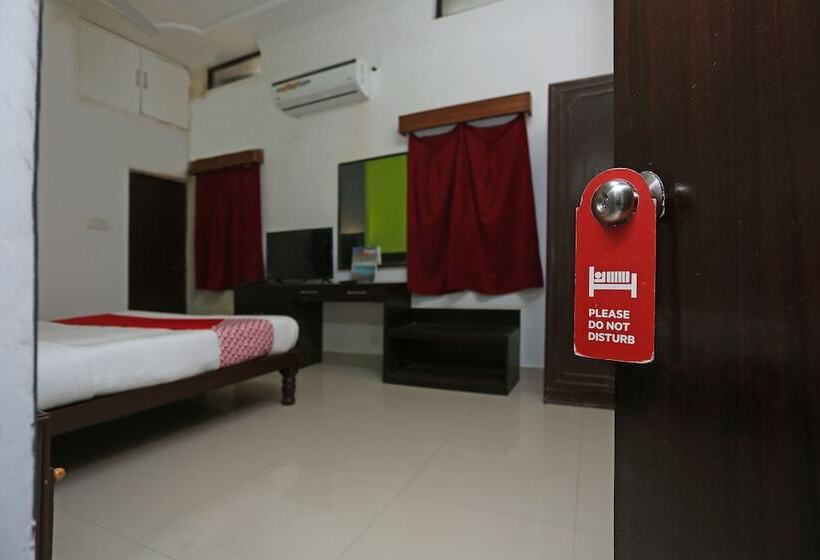 בית מלון כפרי Narayana Palace By Oyo Rooms