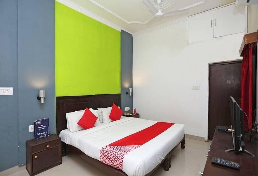 בית מלון כפרי Narayana Palace By Oyo Rooms