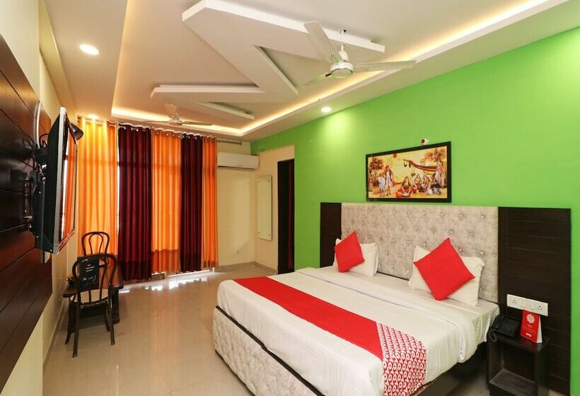 בית מלון כפרי Tajview Penthouse By Oyo