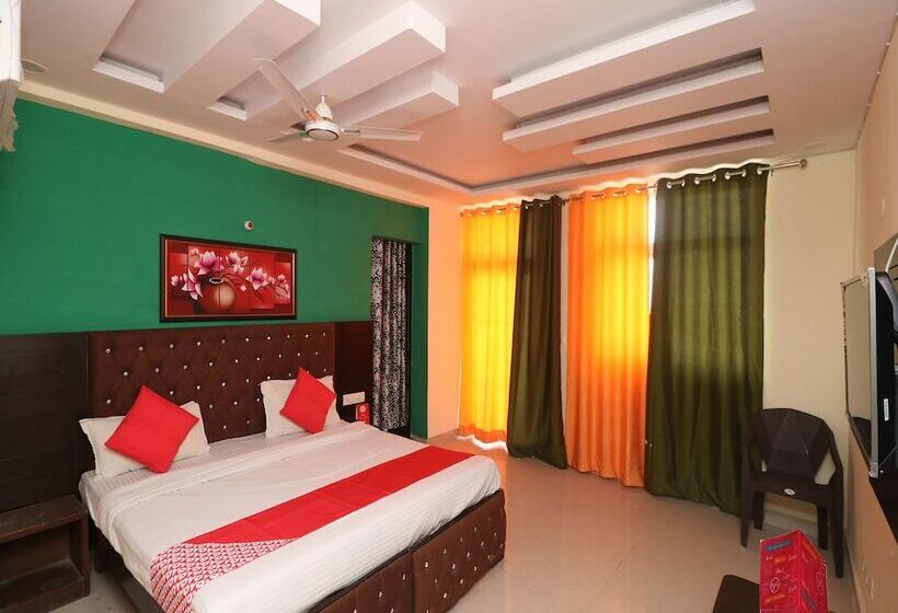 בית מלון כפרי Tajview Penthouse By Oyo