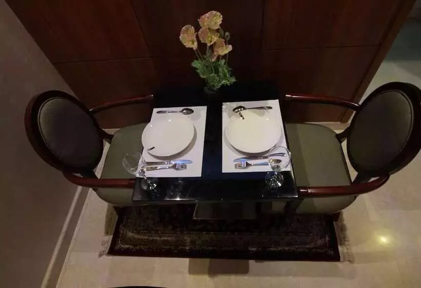 هتل Bhanis