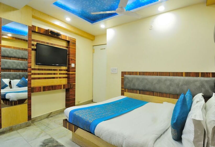 בית מלון כפרי Lahorimal Deluxe Paharganj