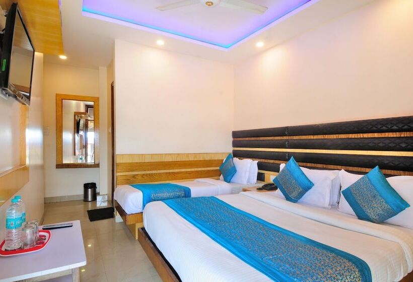 בית מלון כפרי Lahorimal Deluxe Paharganj