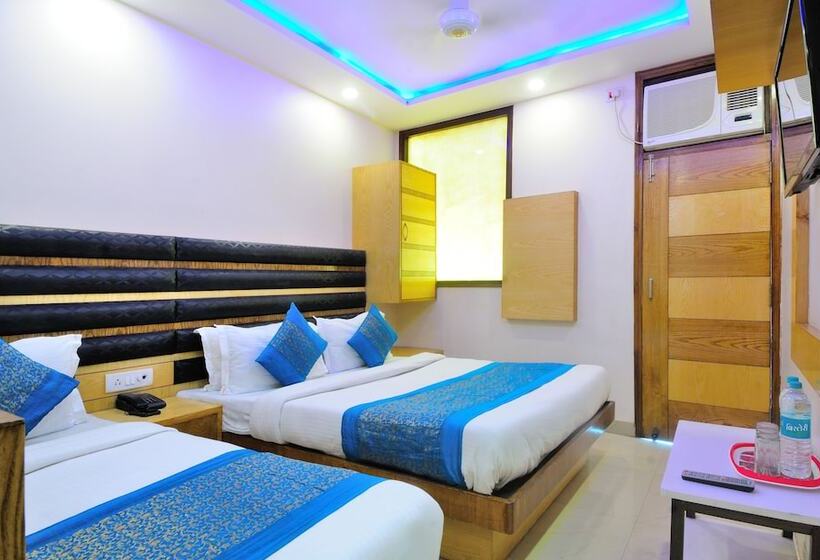 בית מלון כפרי Lahorimal Deluxe Paharganj