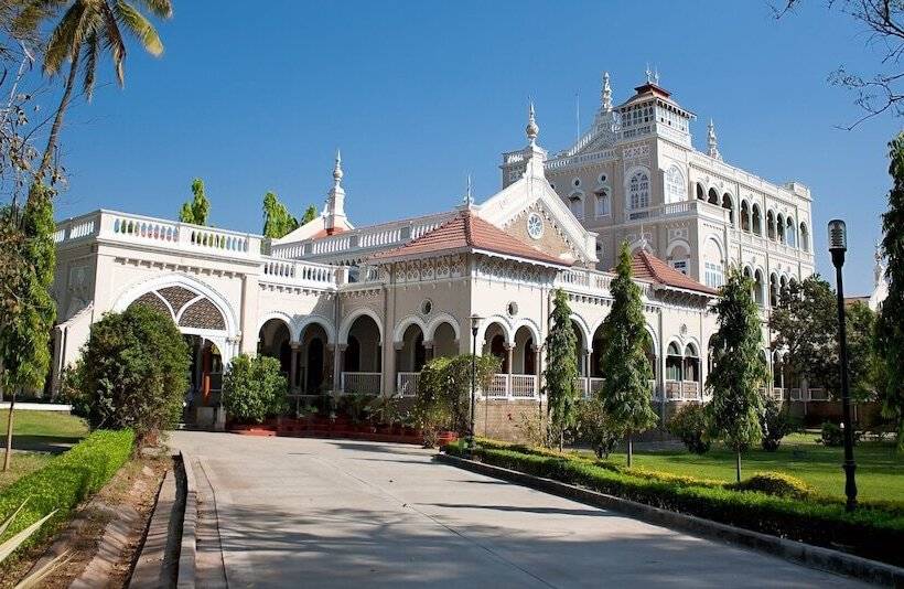 Hotelli Log Inn Plaza By Oyo Rooms