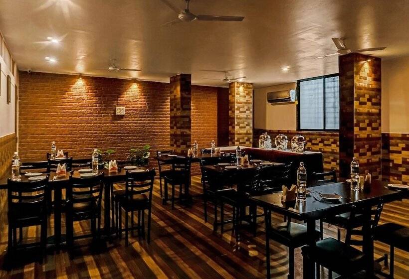 Hotelli Log Inn Plaza By Oyo Rooms